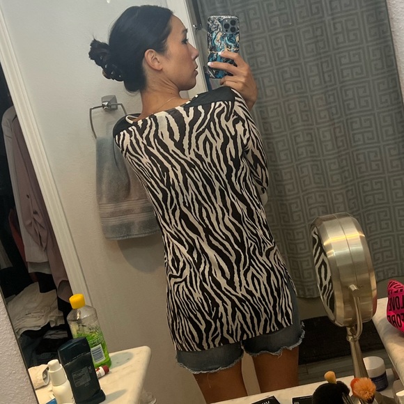 H&M Zebra Print Tunic 3/4 Sleeve Sweater - Picture 3 of 6